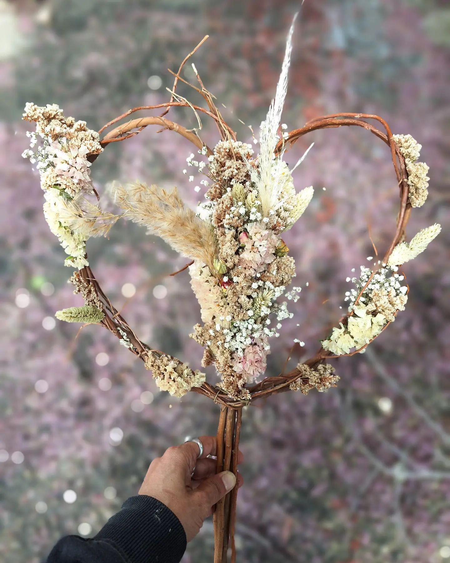 לב שרכים ופרחים