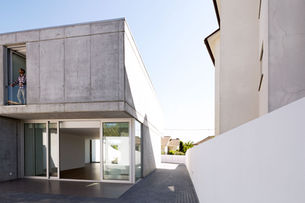 Planta de sobrado moderno 3 dormitórios, sala e cozinha integrados, 
