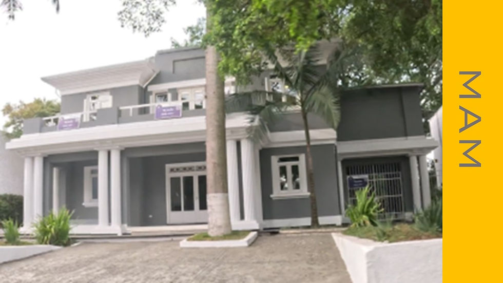 fachada neoclássica imóvel comercial texturas cinza e branco