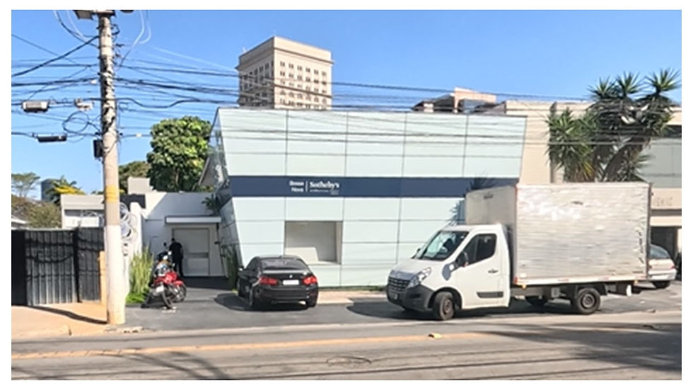 Fachada moderna em vidro branco para imóvel comercial