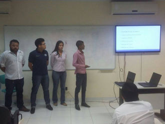 Alunos da turma do segundo semestre de administração apresentam os primeiros projetos de avaliação i