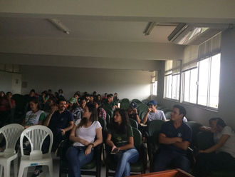 ALUNOS DO CURSO DE ADMINISTRAÇÃO APRESENTAM O CURSO PARA ESTUDANTES DO ENSINO MÉDIO DE PARAUAPEBAS