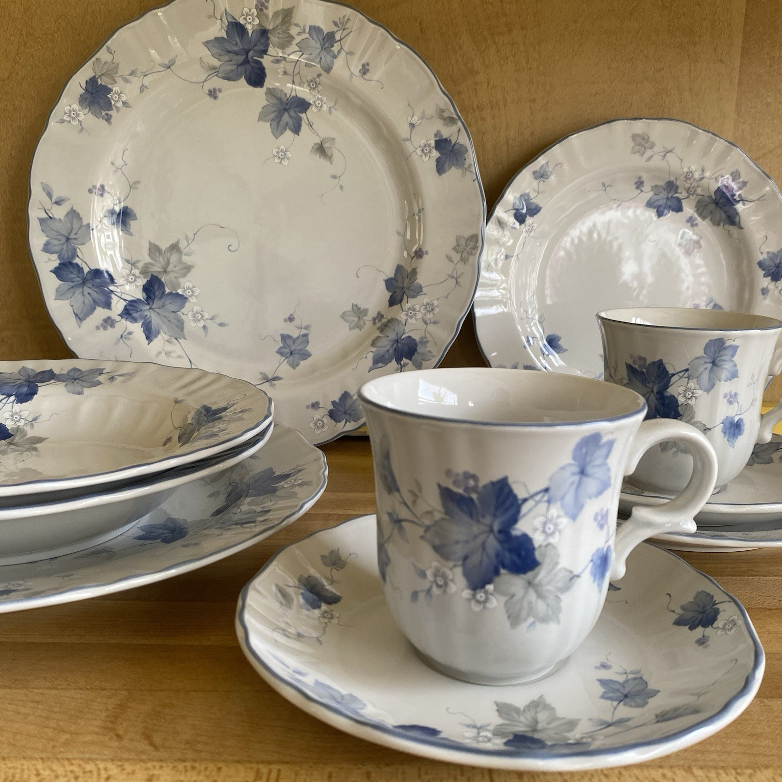 Mikasa Fine China Vintage (1987-1990) Dinnerware Set 10 Pc Antique Rare