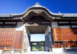 淡路島・石屋神社（いわやじんじゃ）の長屋門と鳥居hp