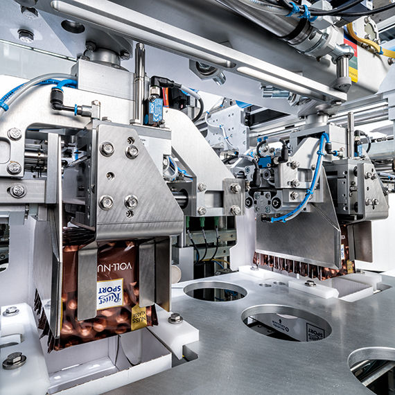 F2 carton and tray loading 19