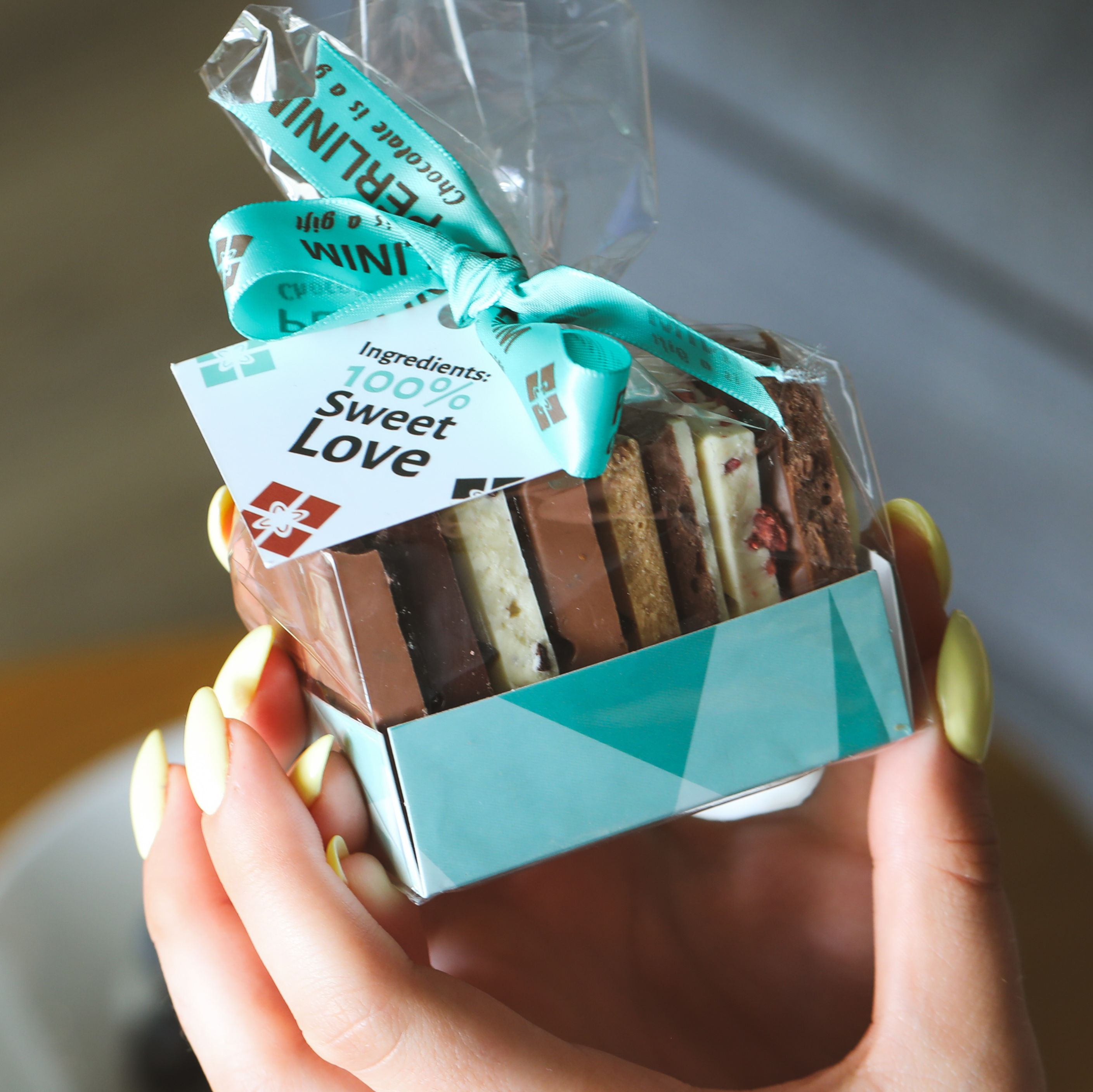 ערכת טעימות שברי טבלאות שוקולד לראש השנה ב - 8 טעמים חגיגיים