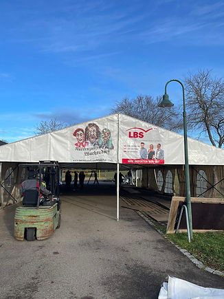 Zelt Aufbau Wachendorf.jpg