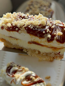 עוגת גבינה שוקולד לבן קצפת ריבת חלב של פסח