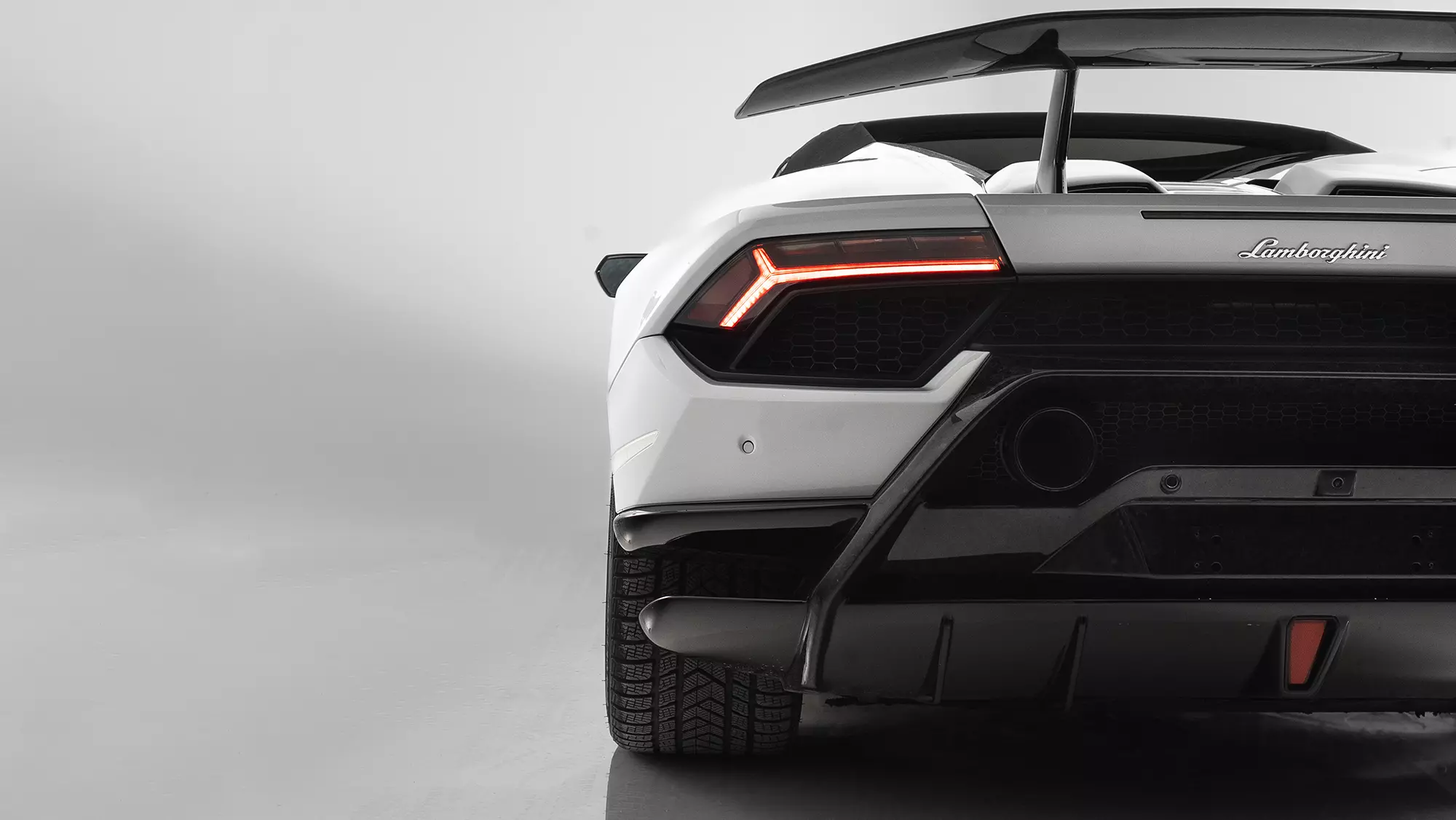 LAMBORGHINI Huracán Performante Spyder - FLM Luxury Rent | Noleggio Auto di Lusso