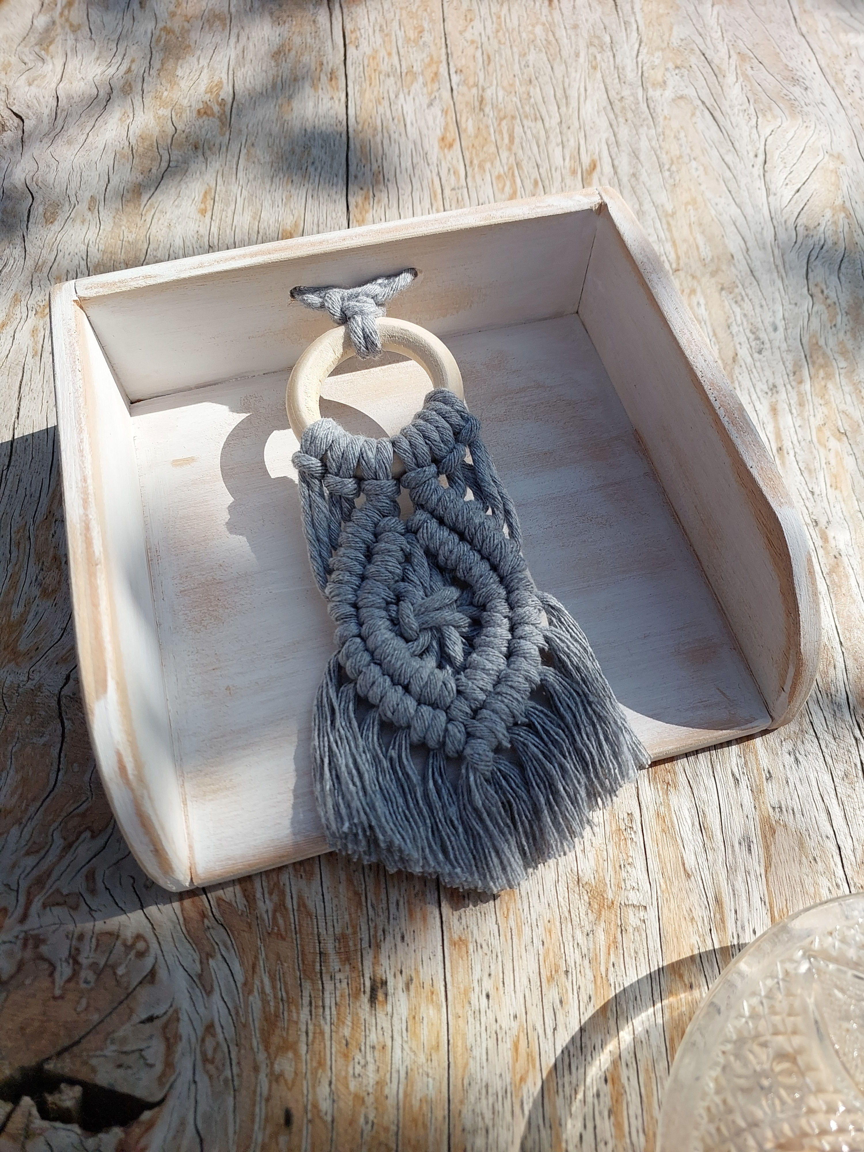 Servilletero Greta, base blanca, modelo 2