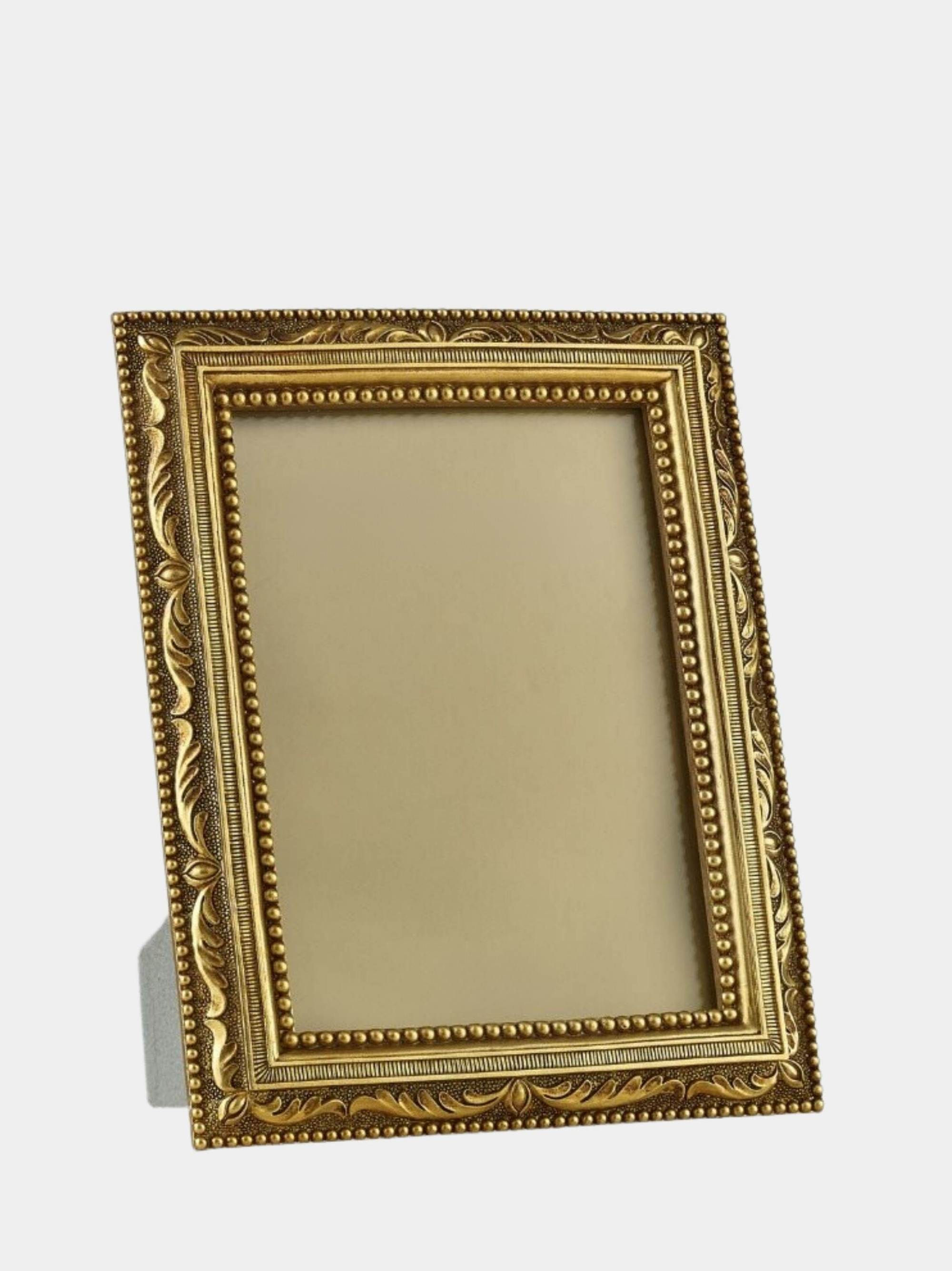 إطار صورة ذهبي مزخرف
