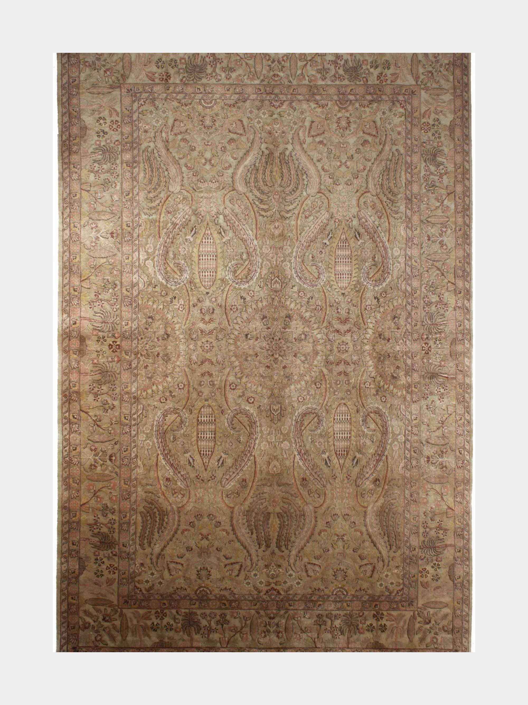 Shiny Hand-Woven Rug with Silk Pattern
