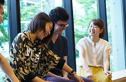 先輩入居者と新入居者の歓談