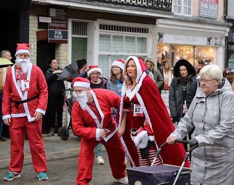 Newark Santa Dash fun run raises over £1,000 for Children’s Bereavement centre