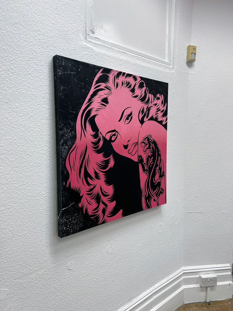 Pikkukuva: PANTHER TATTOO BLACK BILLBOARD PINK 36" X 36"