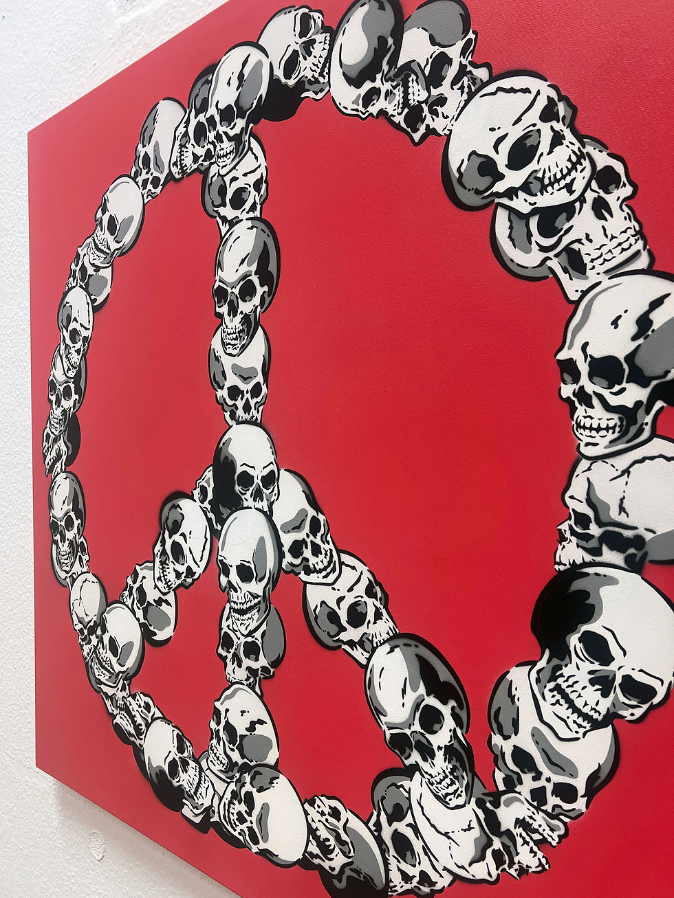 섬네일: THE ART OF WAR AND PEACE RED / MONOCHROME 40" X 40"