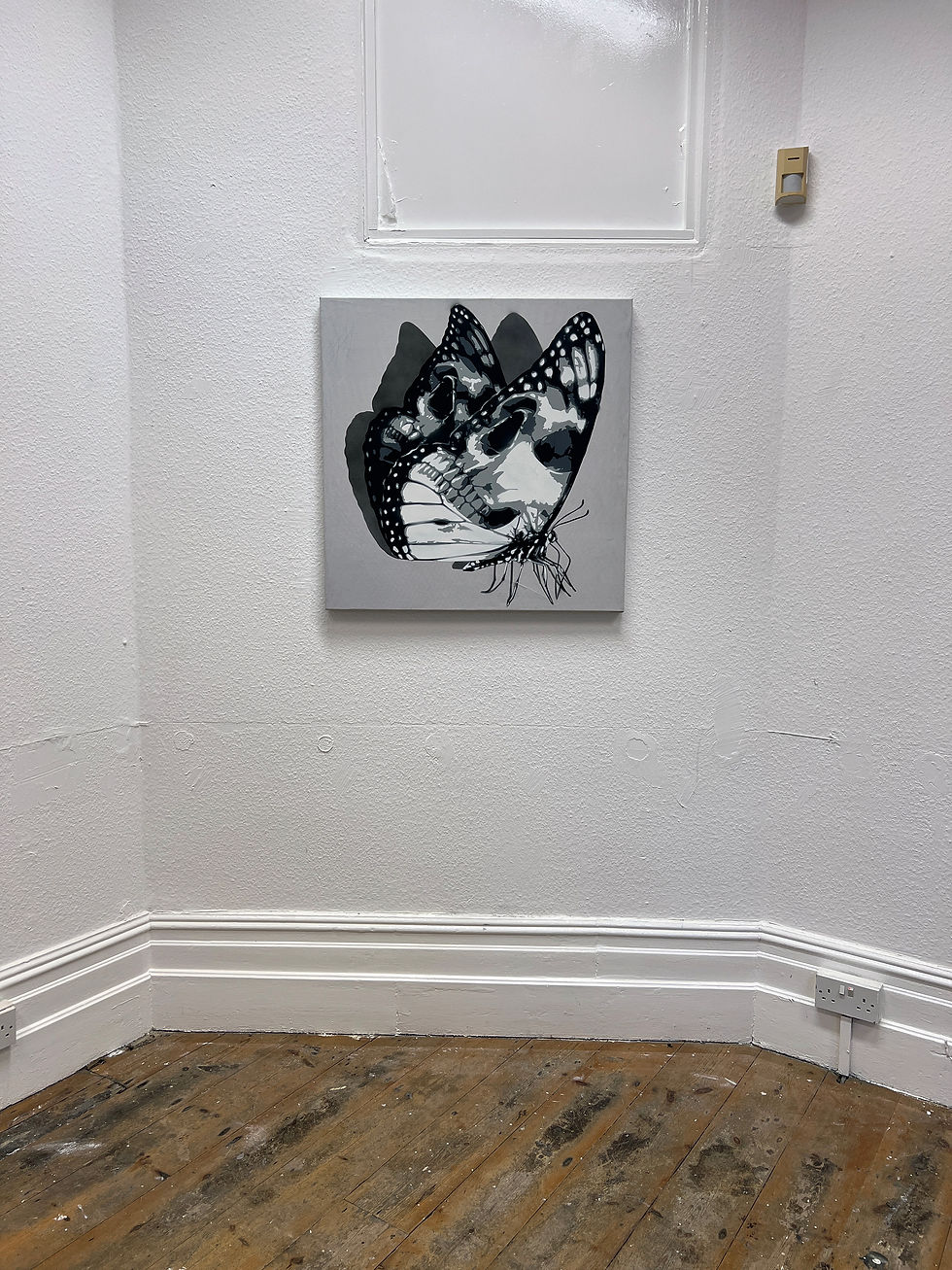 섬네일: WHITE SKULLERFLY 30" X 30"