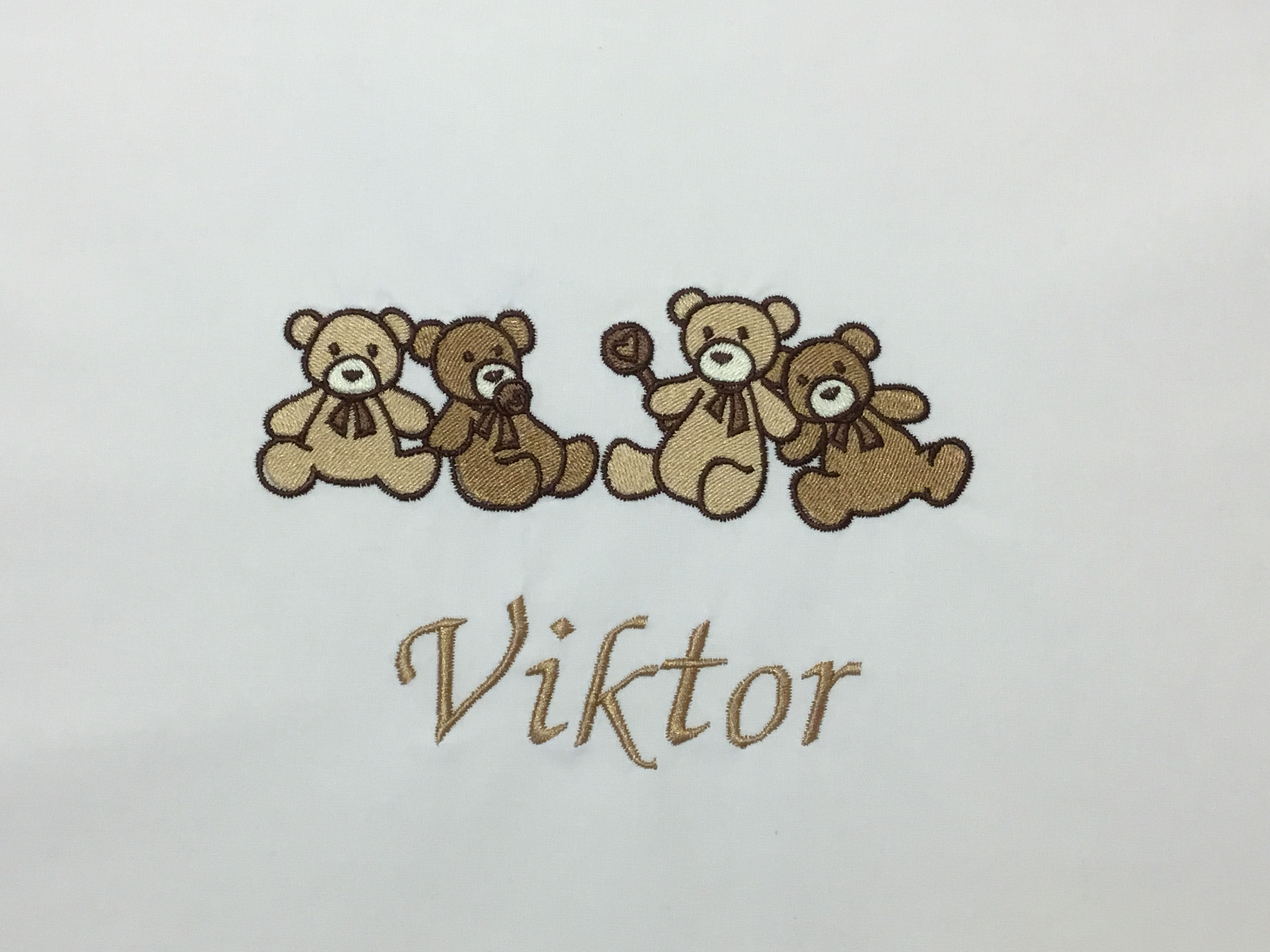 Sengesæt m. 4 bamser på række