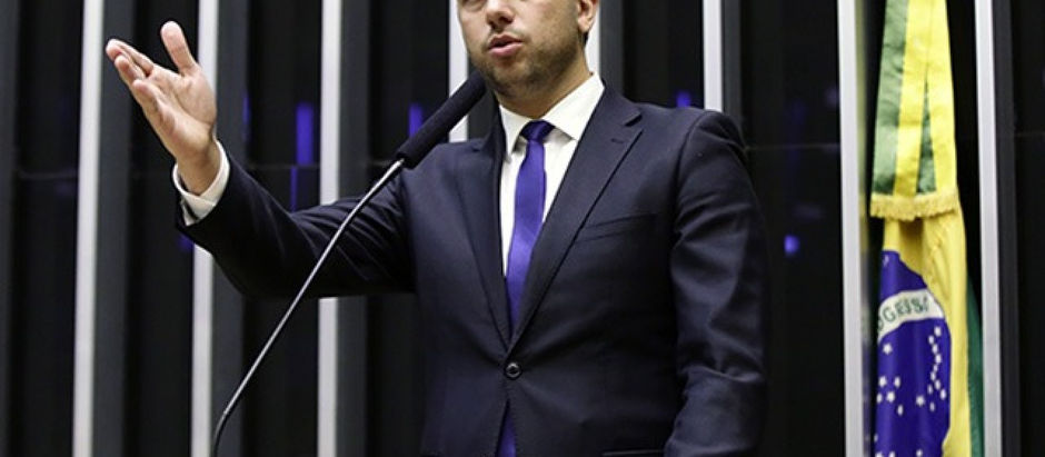 Liberdade de expressĂŁo dentro da polĂtica