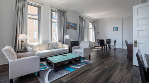 Deluxe Suite Guest Room