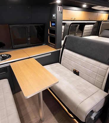 キャンピングカーキャビネット お洒落なキャンピングカー | ハイエース | ADDSET