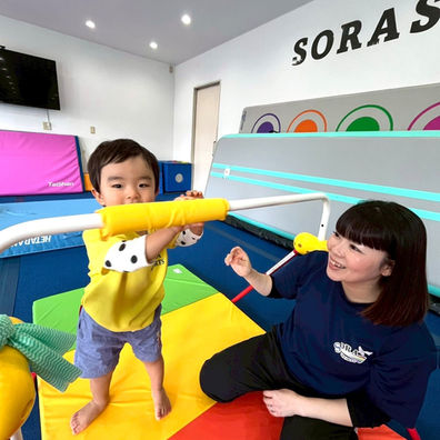 鉄棒に挑戦 SORASPORTS スポーツアスリート学園