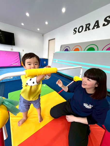 鉄棒に挑戦 SORASPORTS スポーツアスリート学園