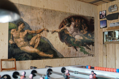 VægPrint På Træ Print Af Adams Skabelse StylePrint