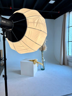 Photography & Film Location offers 6 C-Stands included in the price. 