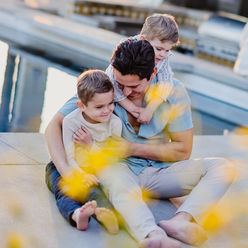 4 Tips on how to prepare dad for a successful family photo session 