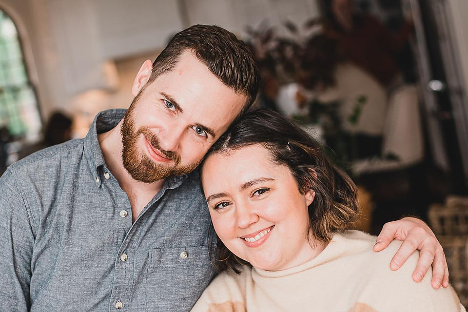 Extended family session in Johns Creek/Georgia - newly engaged couple