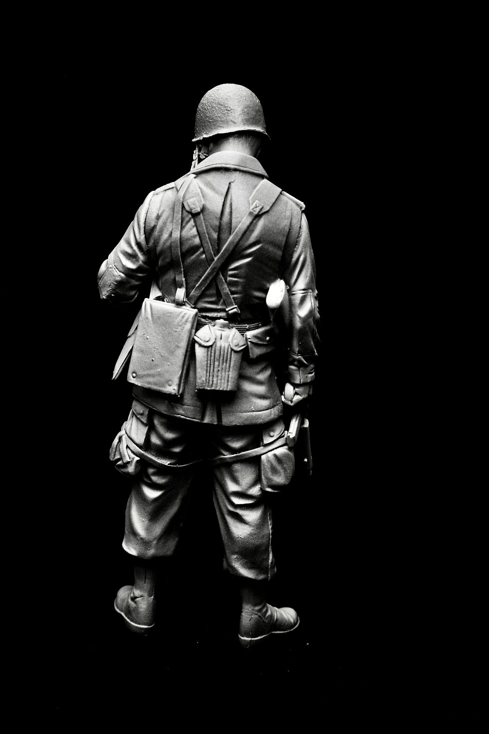 Thumbnail: WWII US Airborne Officer with Thompson