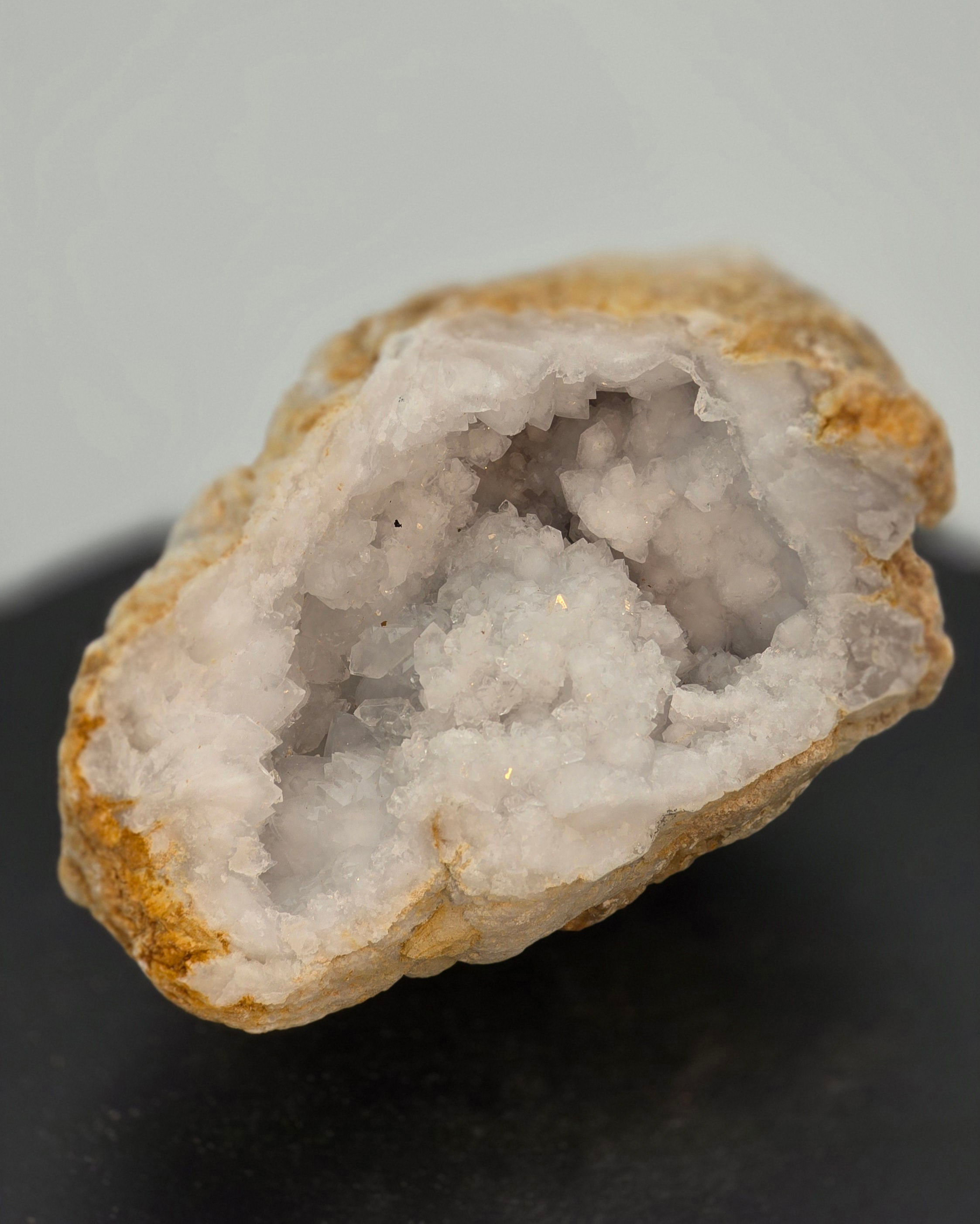 1/2 géode de cristal de roche - 825 gr -  réf.A172