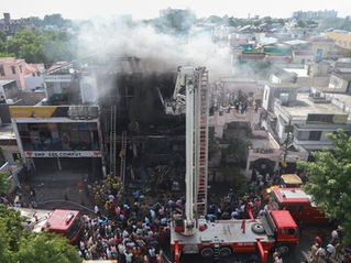 Autoridades investigan incendio en escuela de India que dejó 14 muertos