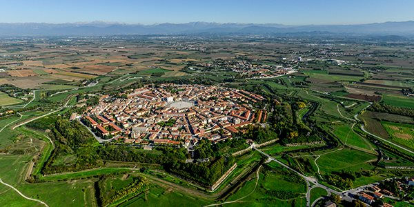 Foto di paesino scattata con un drone