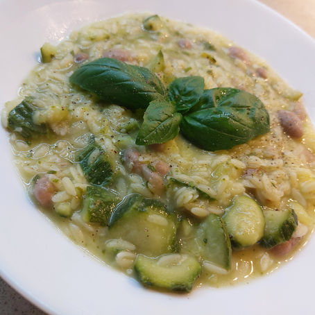 Minestra di risoni senza glutine con zucchine e borlotti