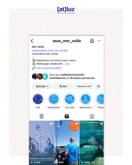 Voici une capture d’écran du compte Instagram de l’association Mer Veille, illustrant la manière dont le logo et l’identité visuelle des Sentinelles Bleues s’intègrent harmonieusement à l’ensemble. On y aperçoit à la fois un post et les visuels des stories à la une.