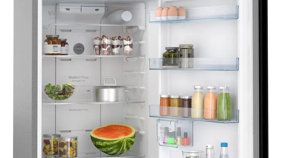 Thumbnail: Series 4 free-standing fridge 390L - CTC39K22NI