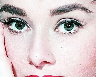 Audry Hepburn Sweep Lashes