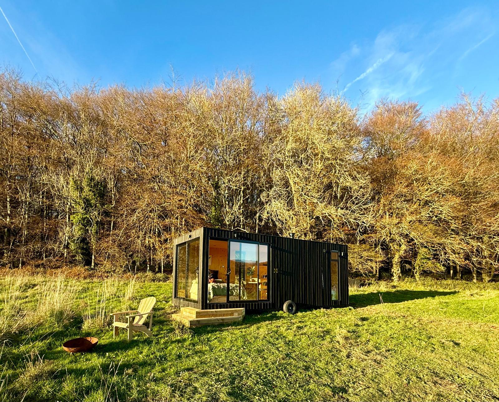 Roeka cabin — off-grid stay near Goodwood Estate, West Sussex