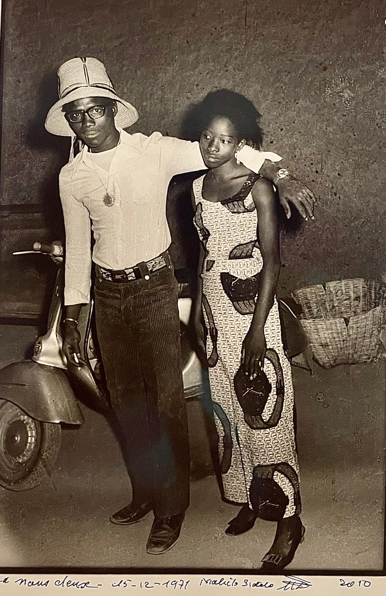 Nous Deux, Malick Sidibé, 1971. @Galerie Magnin, Paris