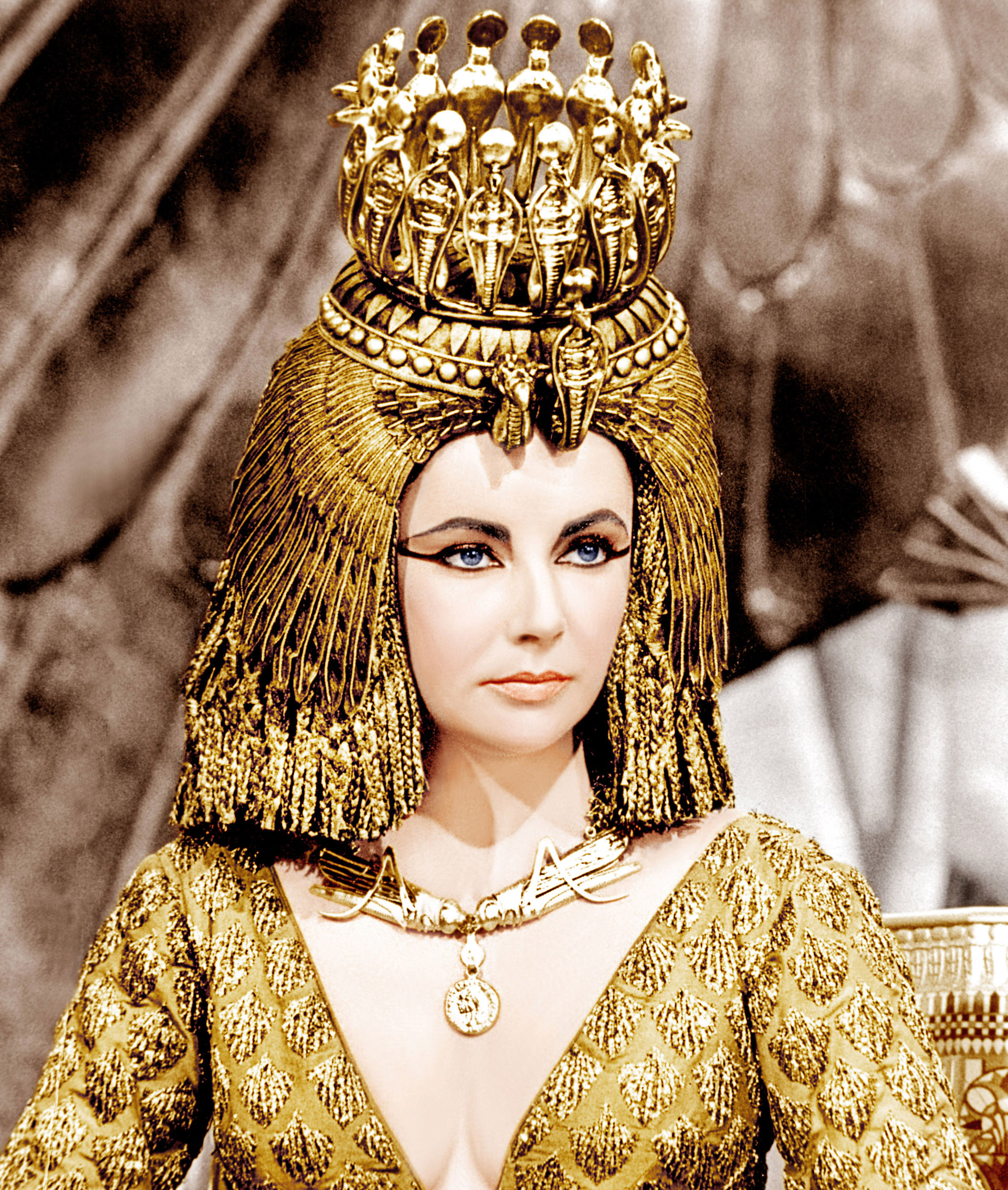 Elisabeth Taylor dans Cleopatra, réalisé par Joseph L. Mankiewicz, 1963.@Everett Collection/Bridge