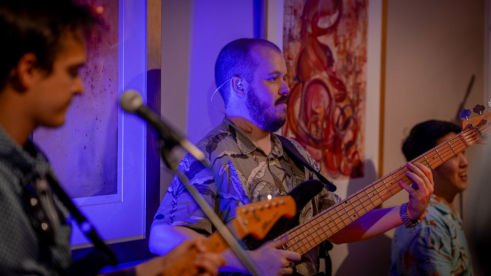 Live @ 4 Pines - The Q.C. Party Band (6 piece)