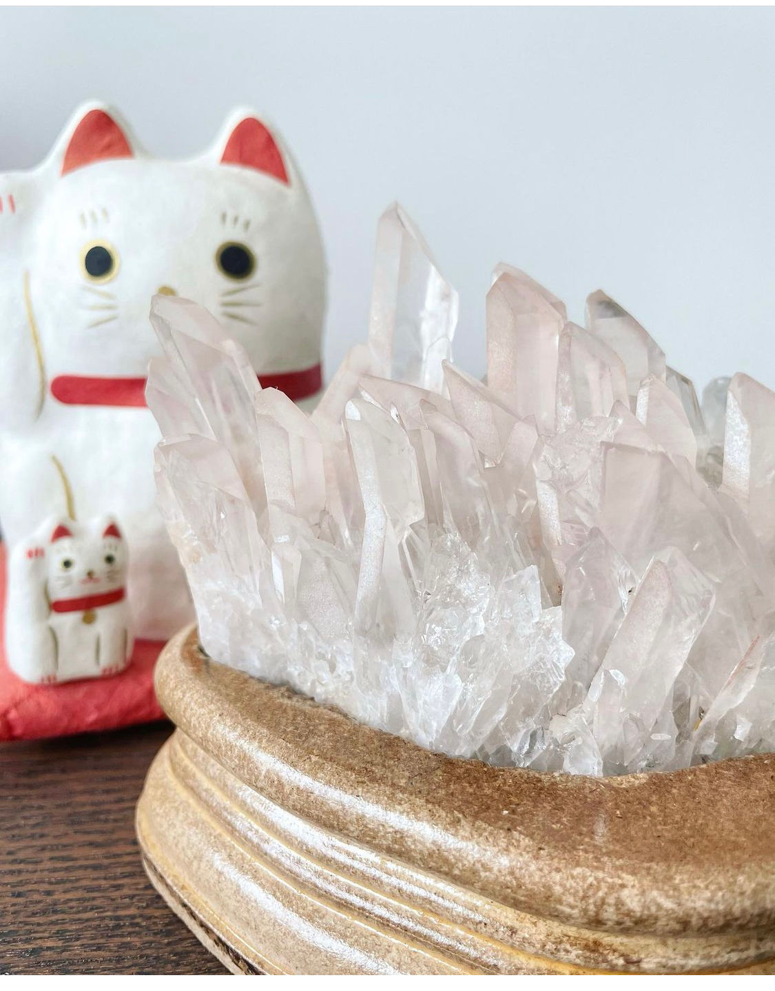 粉色白水晶簇 • 𝙒𝙝𝙞𝙩𝙚 𝙌𝙪𝙖𝙧𝙩𝙯 𝘾𝙧𝙮𝙨𝙩𝙖𝙡 𝘾𝙡𝙪𝙨𝙩𝙚𝙧