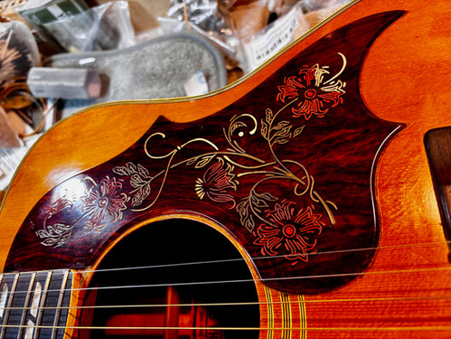 ヤマハ　YAMAHA FG-300 赤ラベル　アコースティックギター YAMAHA FG-300（1970～72年）赤ラベル | misahamaguitar