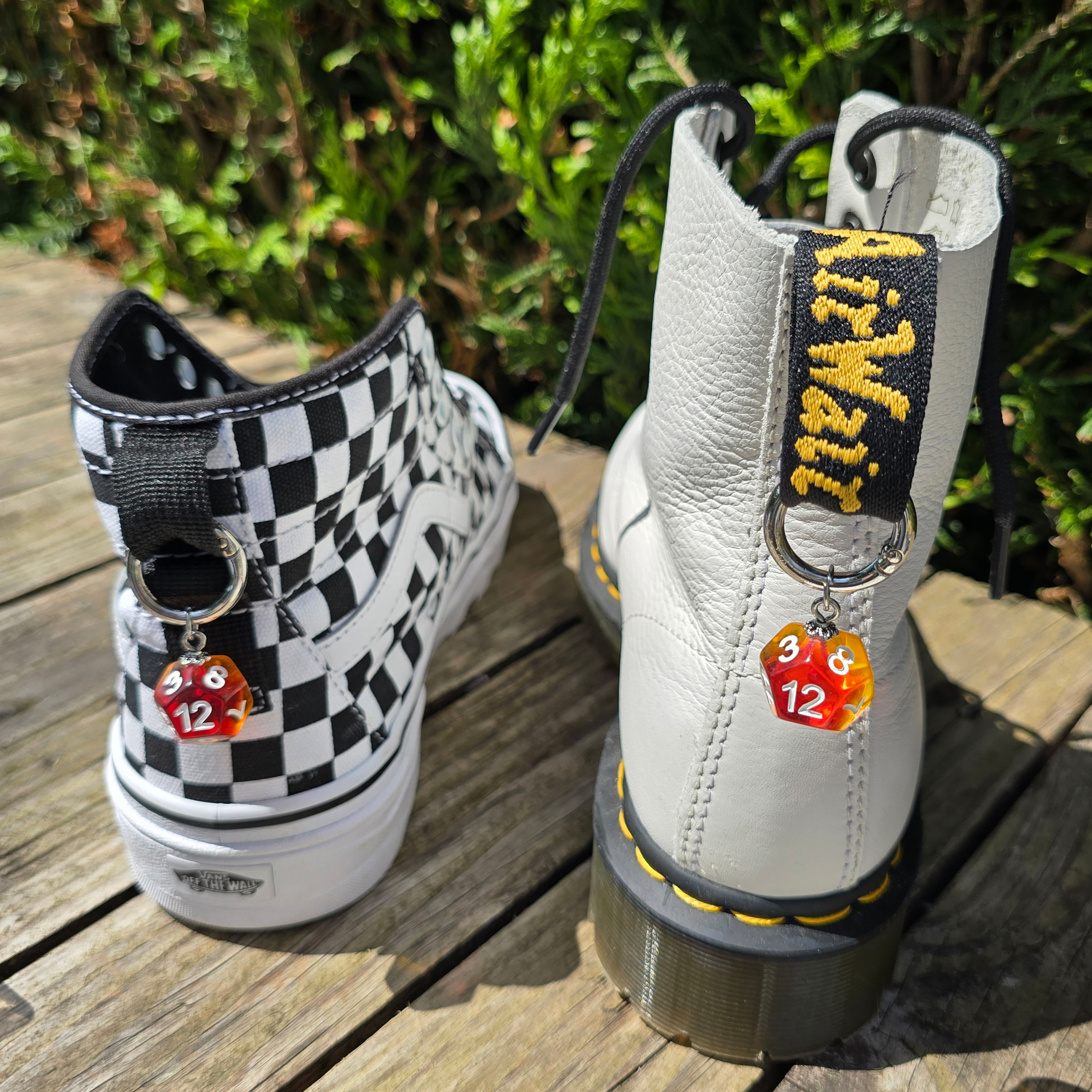 Bijou de chaussure "Boule de Feu d12"