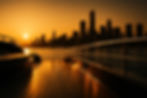 Yachtdeck bei Golden Hour, Skyline im Hintergrund