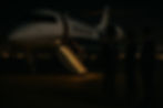 Privatjet-Treppe, Nachtlicht, diskretes Team