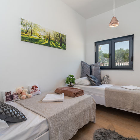 Kinderzimmer, 2 Einzelbetten im EG der VillaLux 2022 Kroatien