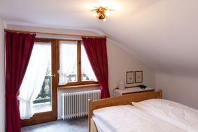 Gemütliches Doppelzimmer mit Balkon und Blick auf die Berge